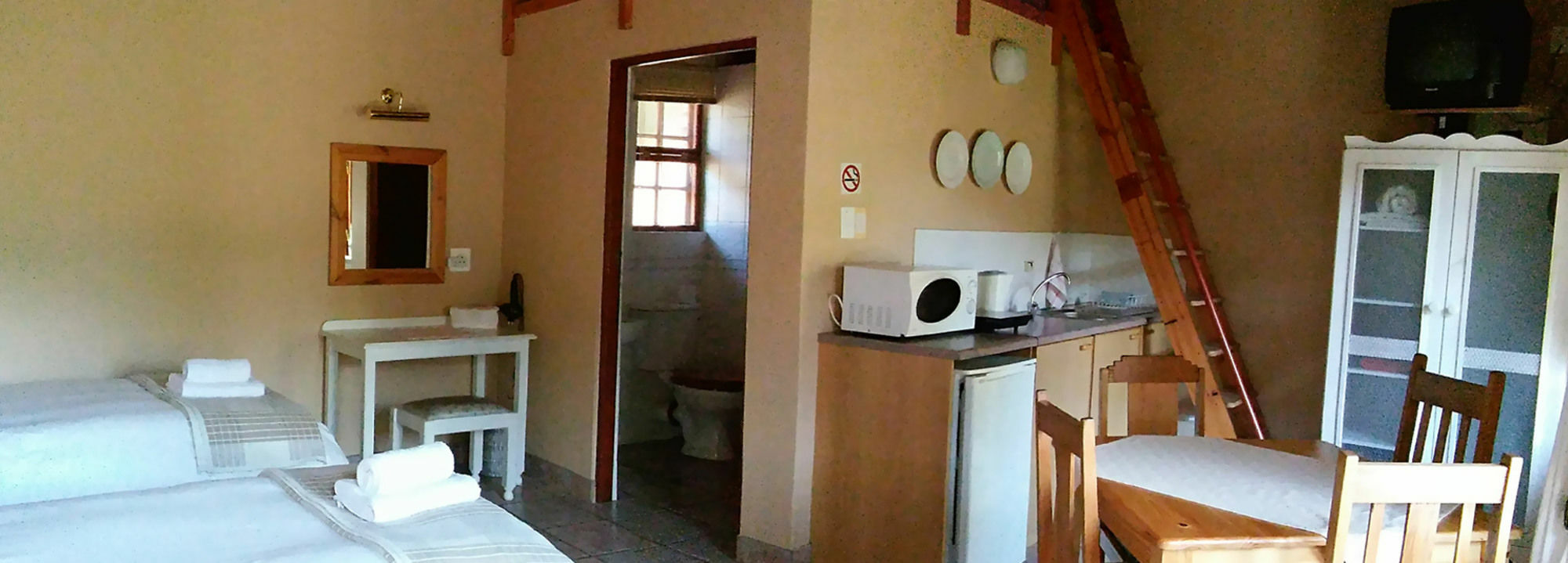 De Poort Country Lodge Oudtshoorn Exterior foto